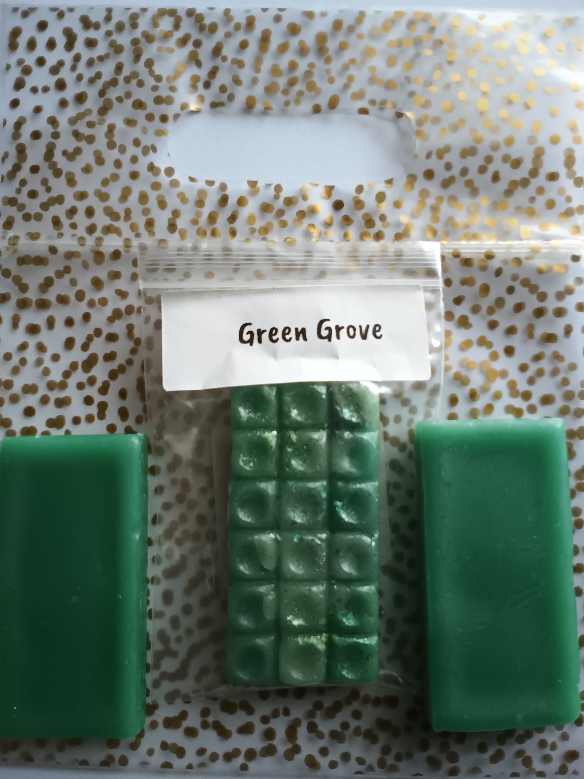 This is a woodsy scent you will love the pine smell crafted by Craft in the Diamond